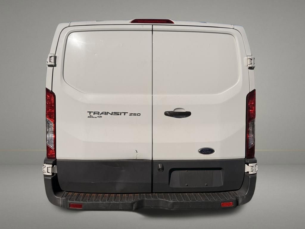 Used 2018 Ford Transit 250 130 Low Roof RWD image 4