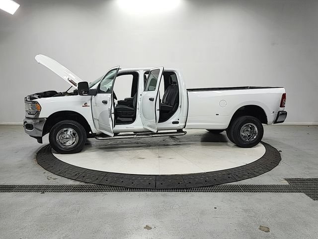 Used 2024 RAM 3500 Big Horn AWD/4WD image 12