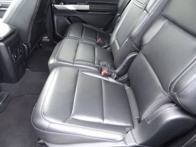 Used 2024 Ford Explorer XLT w/ Equipment Group 202A AWD/4WD image 8