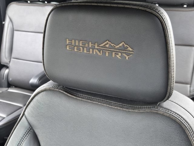 Used 2023 Chevrolet Suburban High Country AWD/4WD image 23