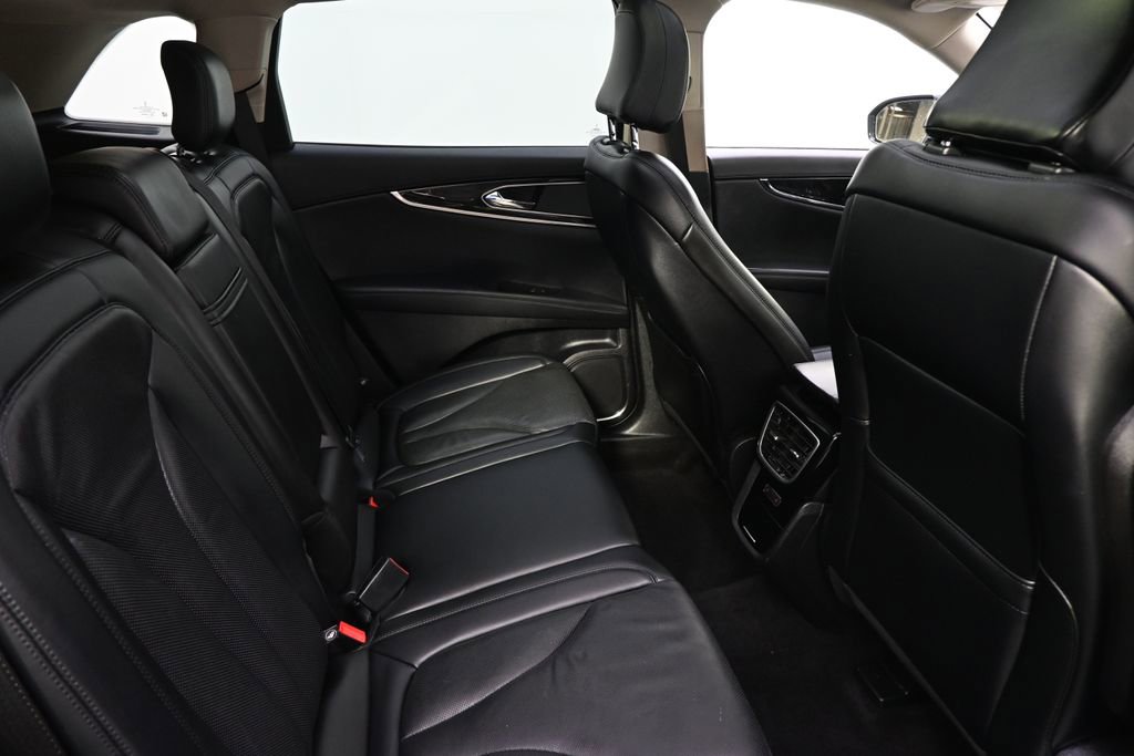 Used 2022 Lincoln Nautilus Reserve w/ Monochromatic Package image 18