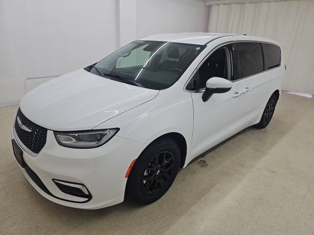 Used 2023 Chrysler Pacifica Touring-L FWD image 30