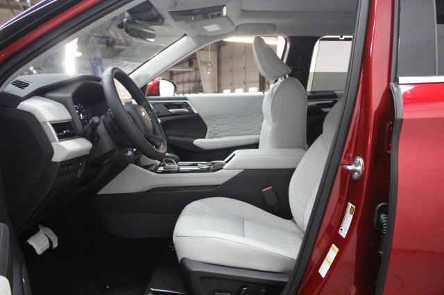 New 2026 Mitsubishi Outlander SEL FWD image 6