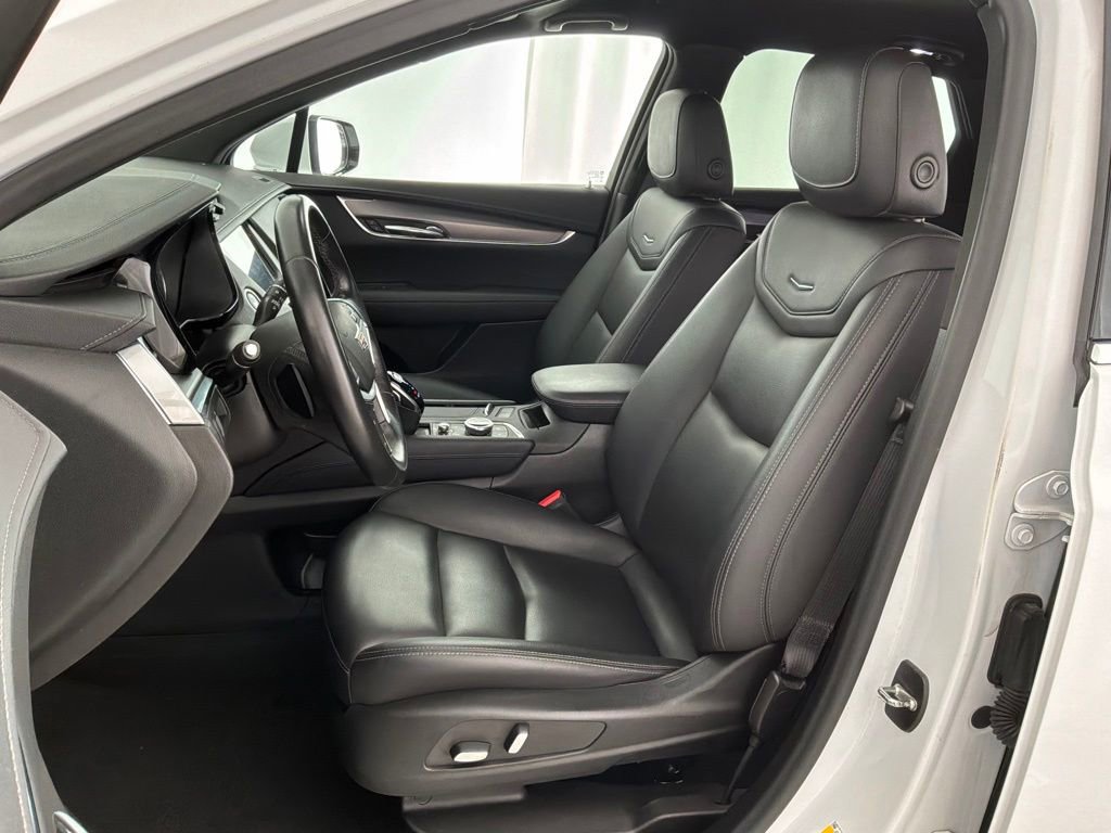 Used 2022 Cadillac XT5 Luxury w/ LPO, Floor Liner Package AWD/4WD image 24