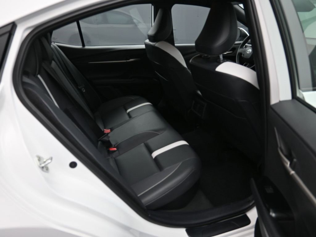 Used 2025 Toyota Camry SE image 24