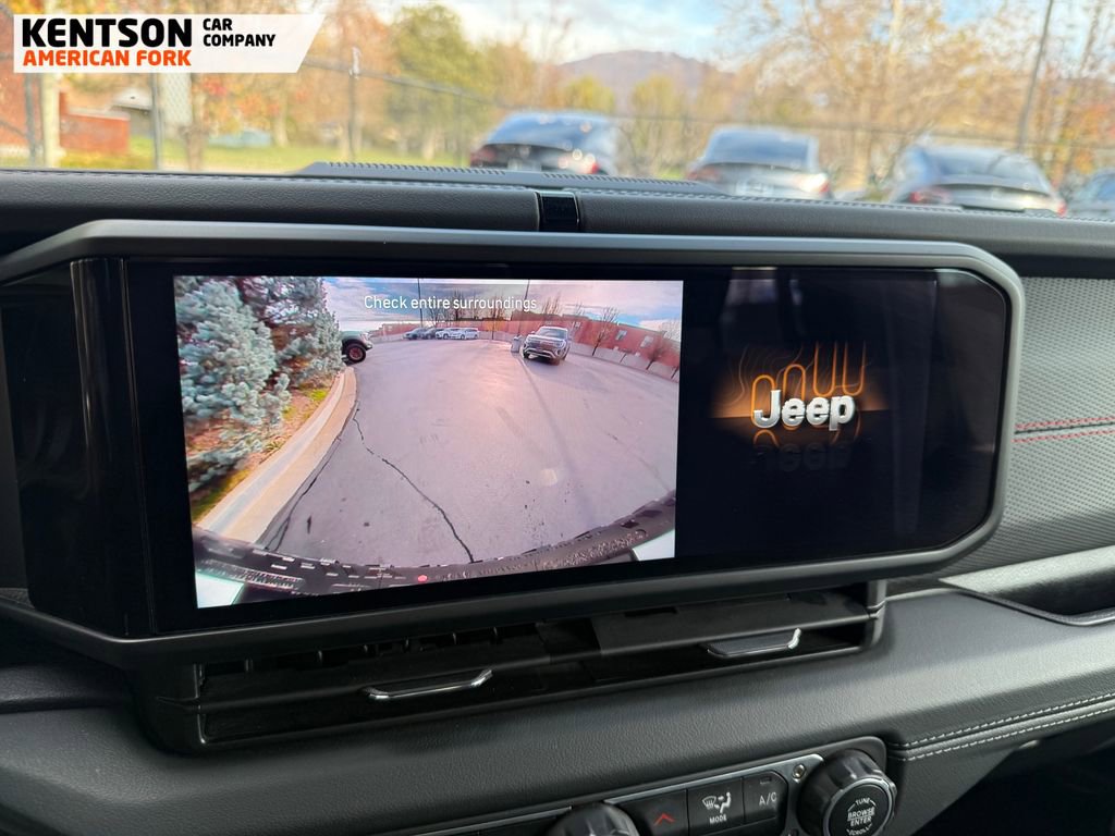 Used 2025 Jeep Wrangler Unlimited Rubicon image 24