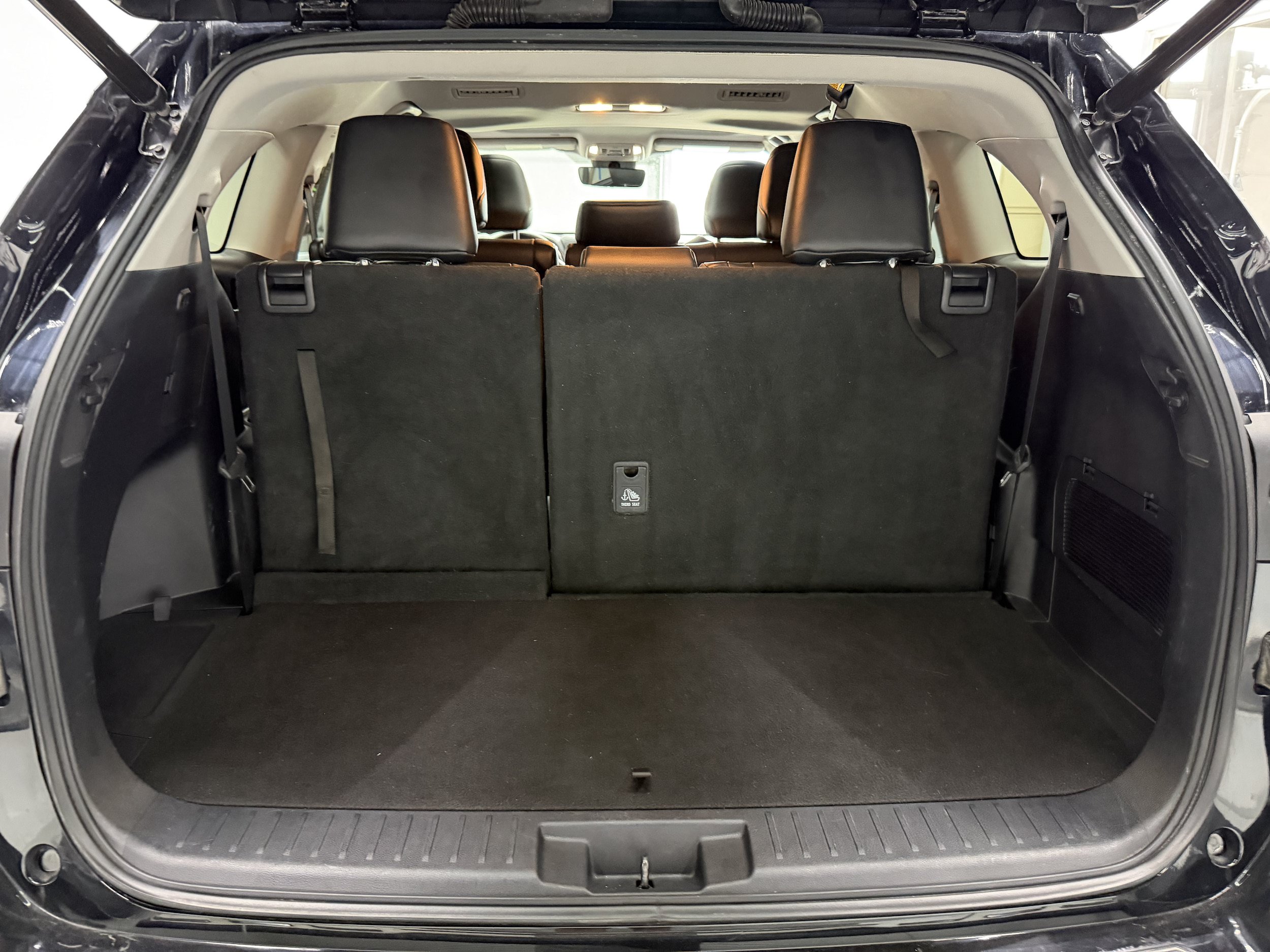 Used 2020 Toyota Highlander XLE AWD/4WD image 10
