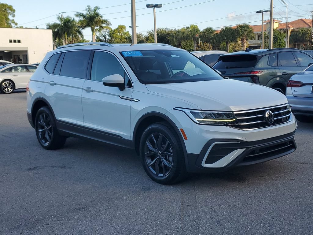 Certified 2023 Volkswagen Tiguan SE w/ Panoramic Sunroof Package FWD image 2