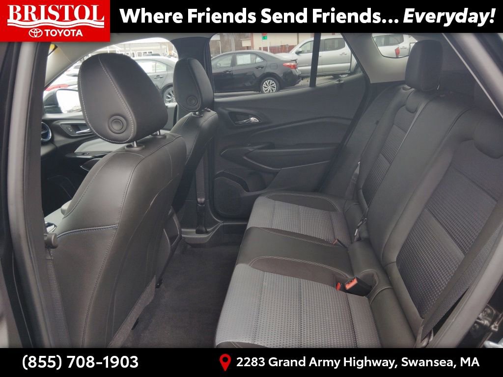 Used 2025 Chevrolet Trax LT w/ LT Convenience Package FWD image 15