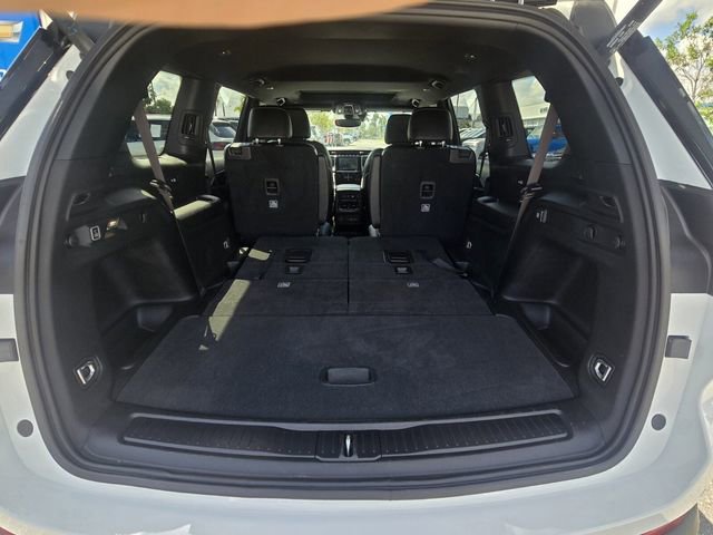 Used 2024 Jeep Grand Cherokee L Altitude AWD/4WD image 11