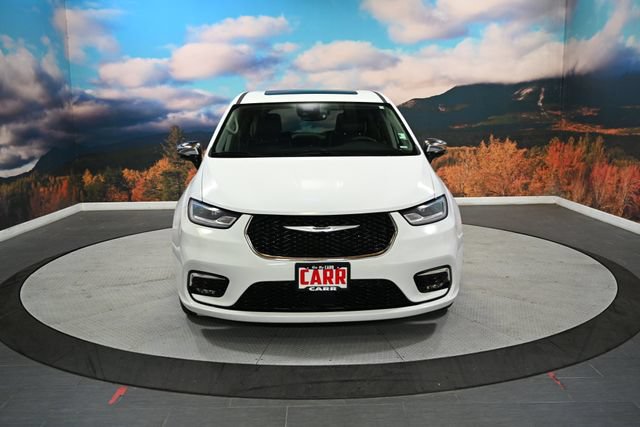 Used 2023 Chrysler Pacifica Limited FWD image 2