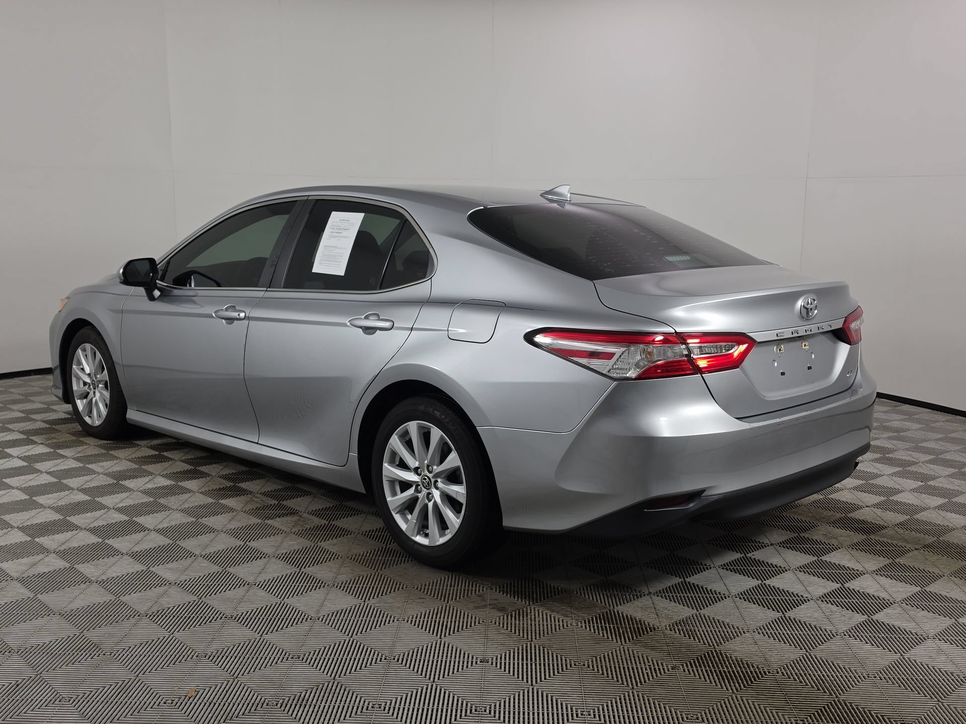 Used 2020 Toyota Camry LE FWD image 5