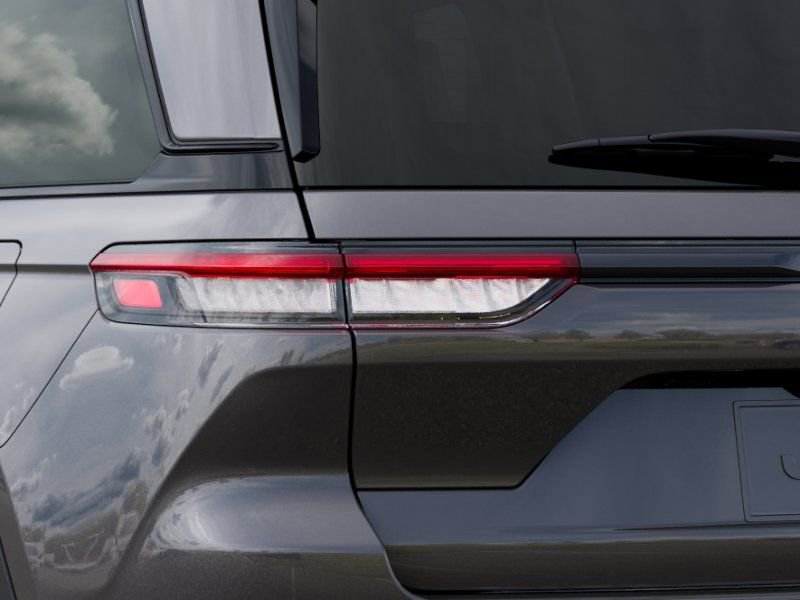 New 2025 Jeep Grand Cherokee Altitude image 9