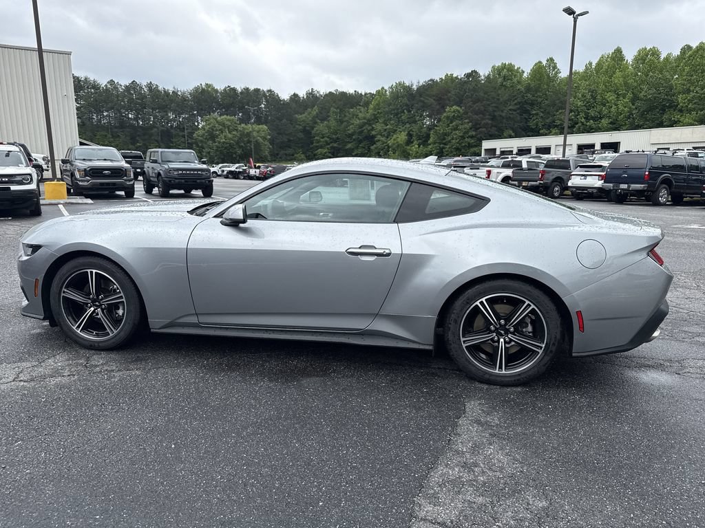 Used 2024 Ford Mustang Coupe RWD image 4