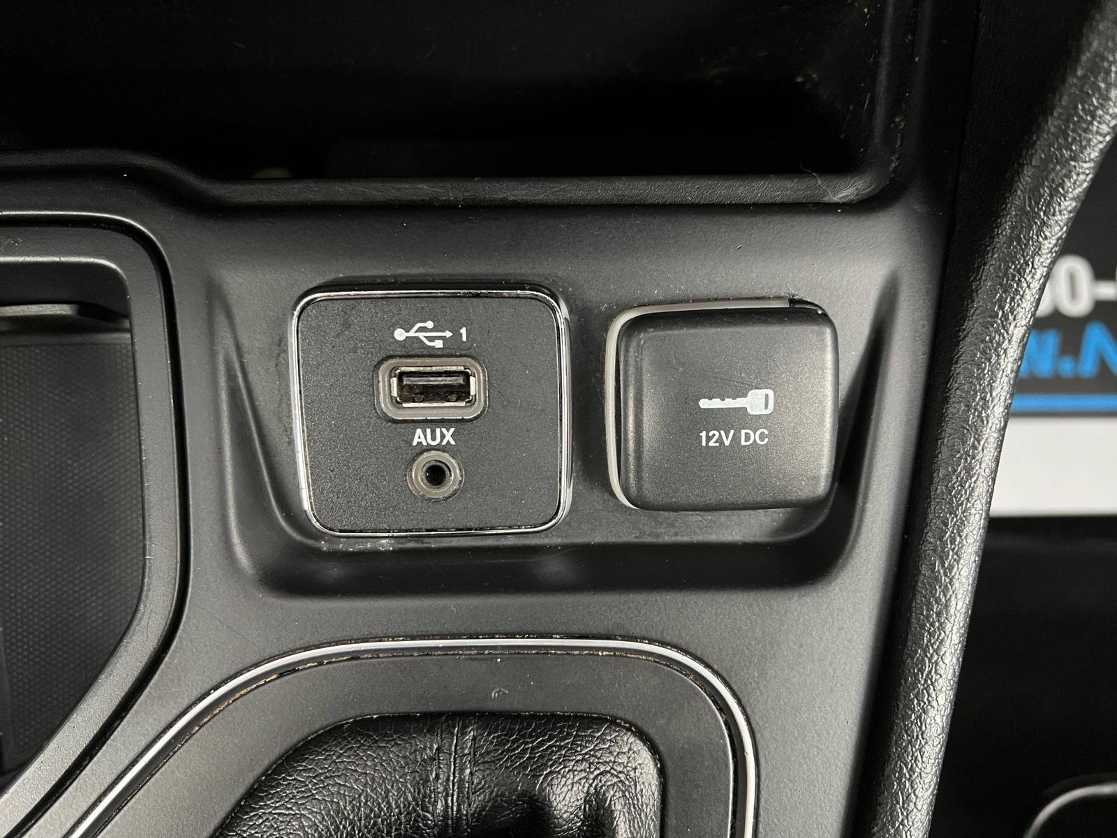 Used 2019 Jeep Cherokee Latitude Plus FWD image 22