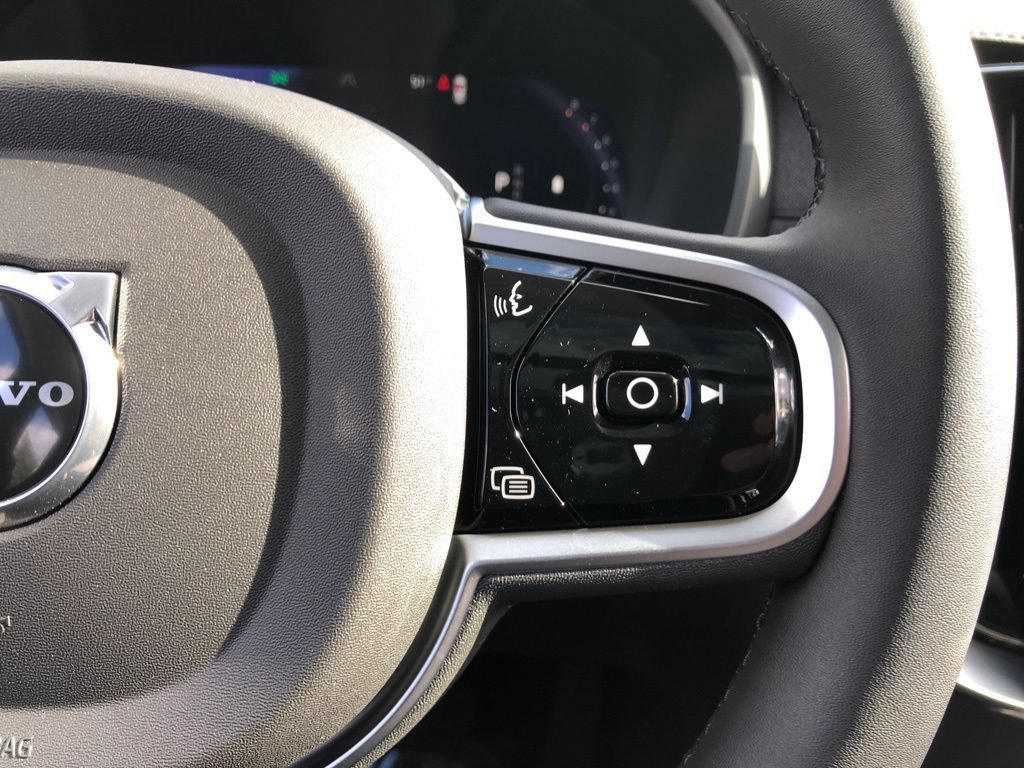New 2026 Volvo XC90 B6 Plus w/ Protection Package Premier AWD/4WD image 16