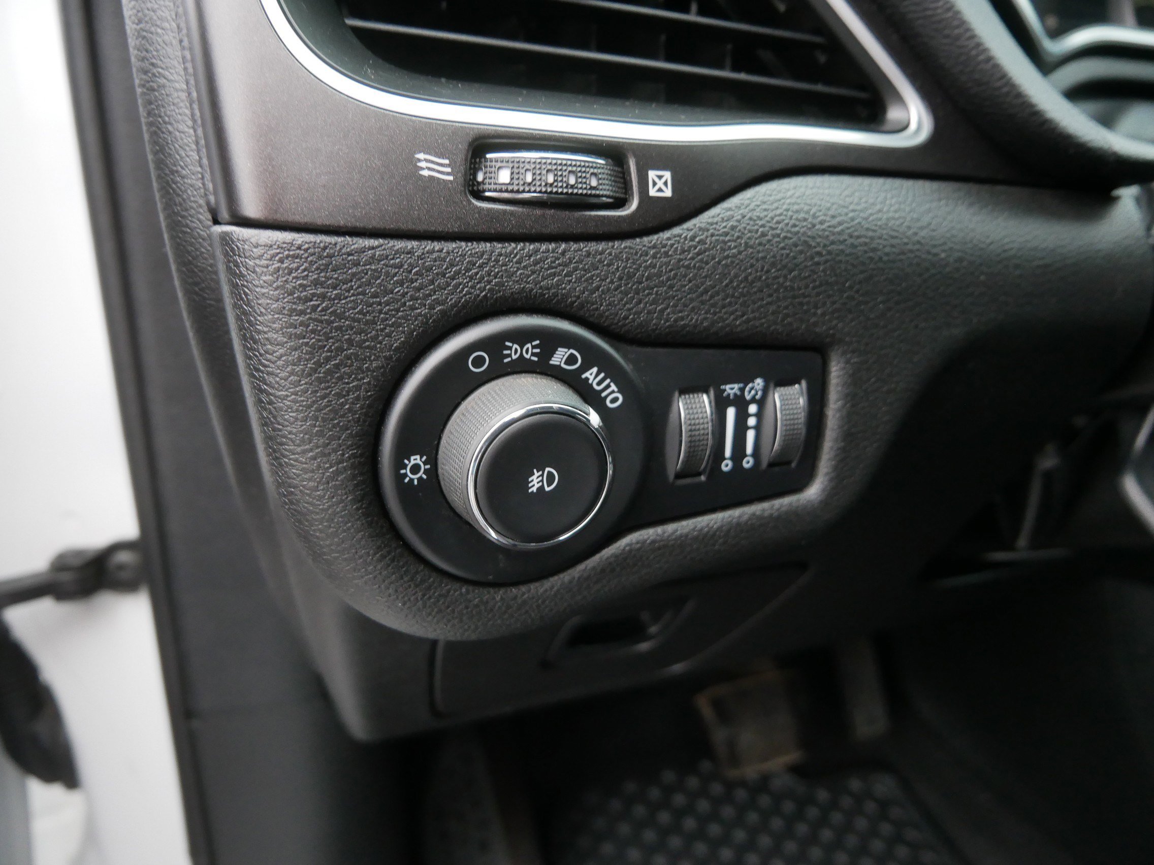 Used 2021 Jeep Cherokee Trailhawk image 24