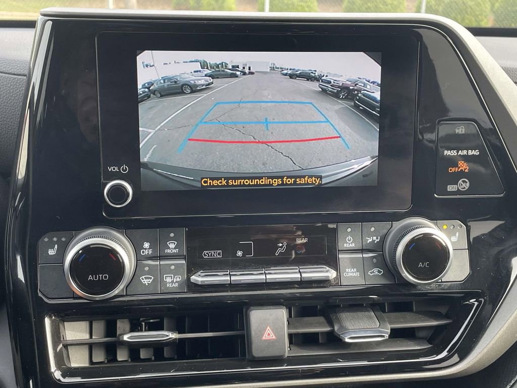 Used 2023 Toyota Highlander XLE image 36