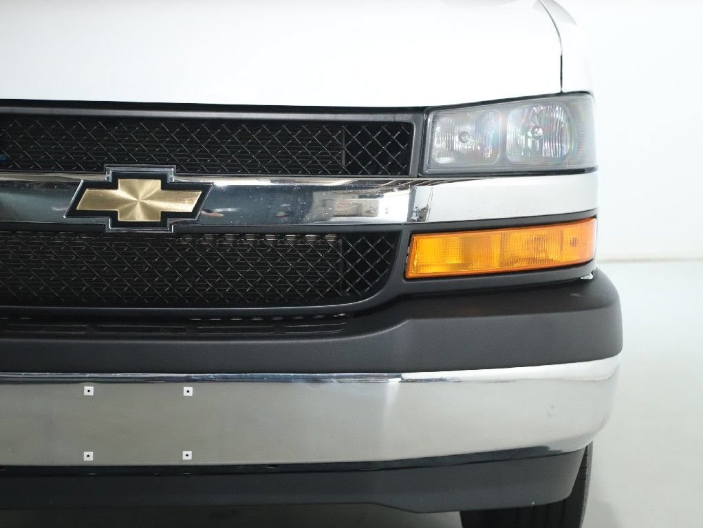 Used 2025 Chevrolet Express 3500 LT w/ LT Preferred Equipment Group RWD image 8
