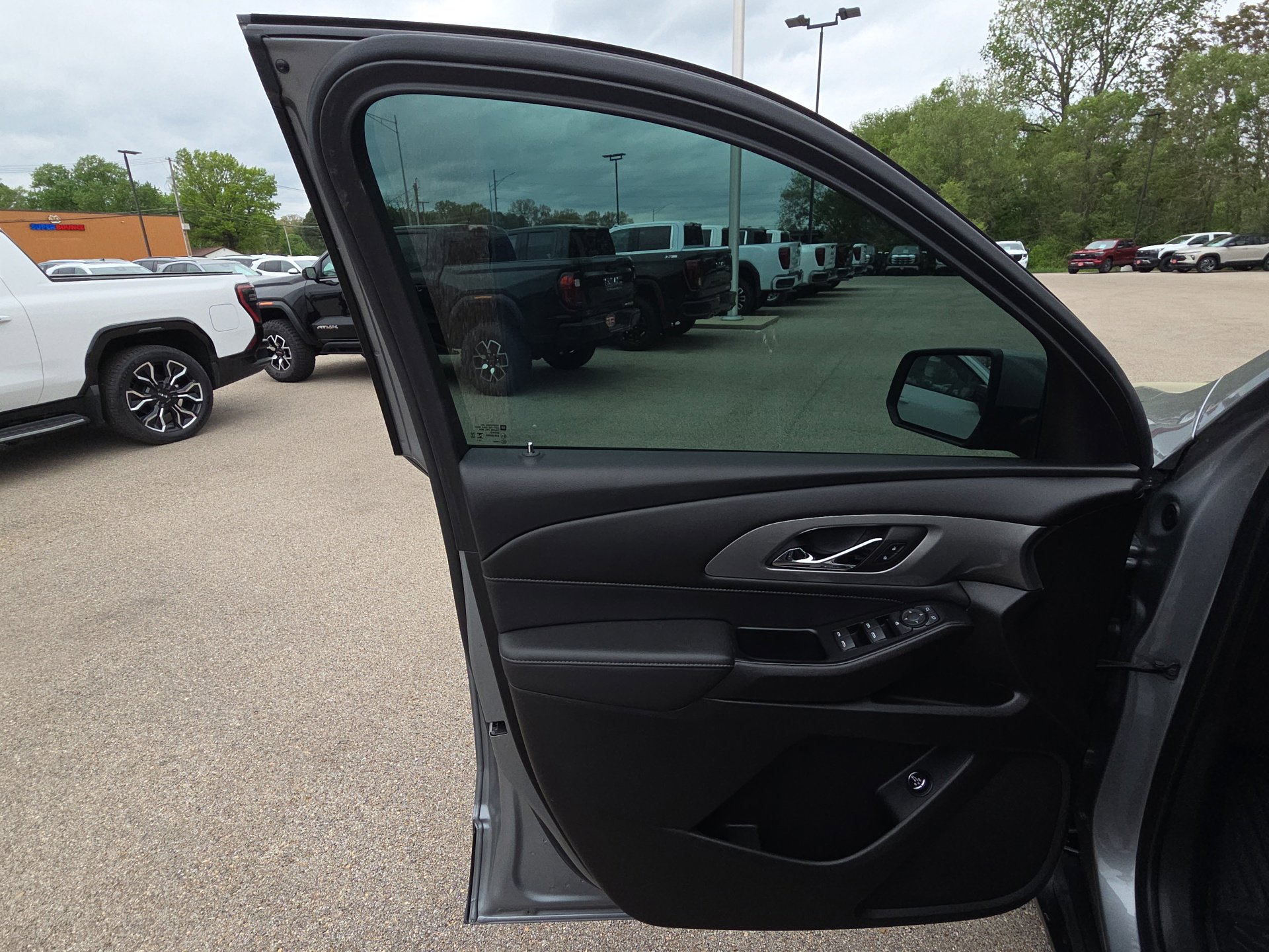 Certified 2024 Chevrolet Traverse LT FWD image 12