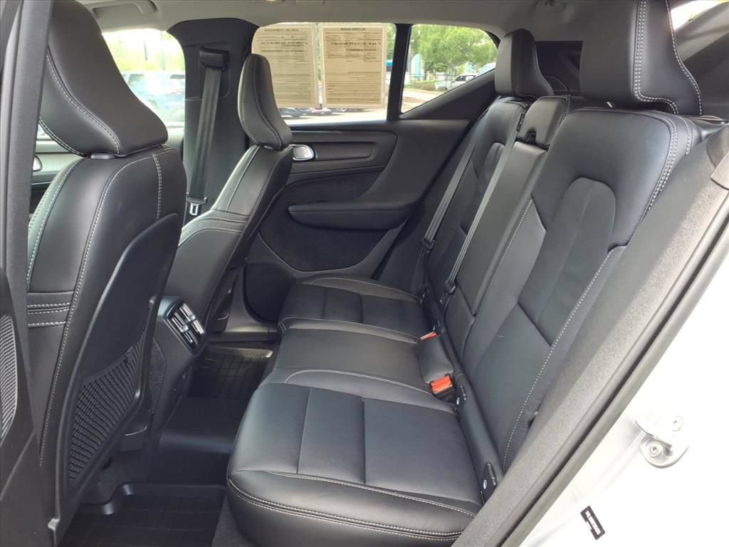 Used 2023 Volvo XC40 B5 Plus AWD/4WD image 22