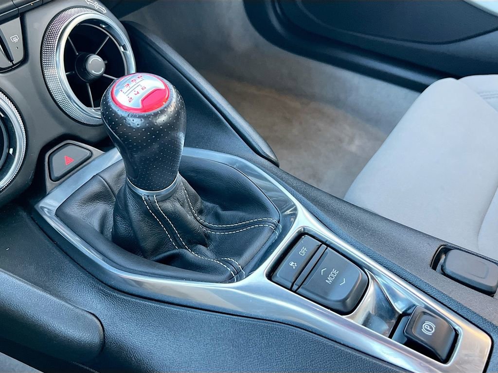 Used 2023 Chevrolet Camaro LT w/ Technology Package image 16