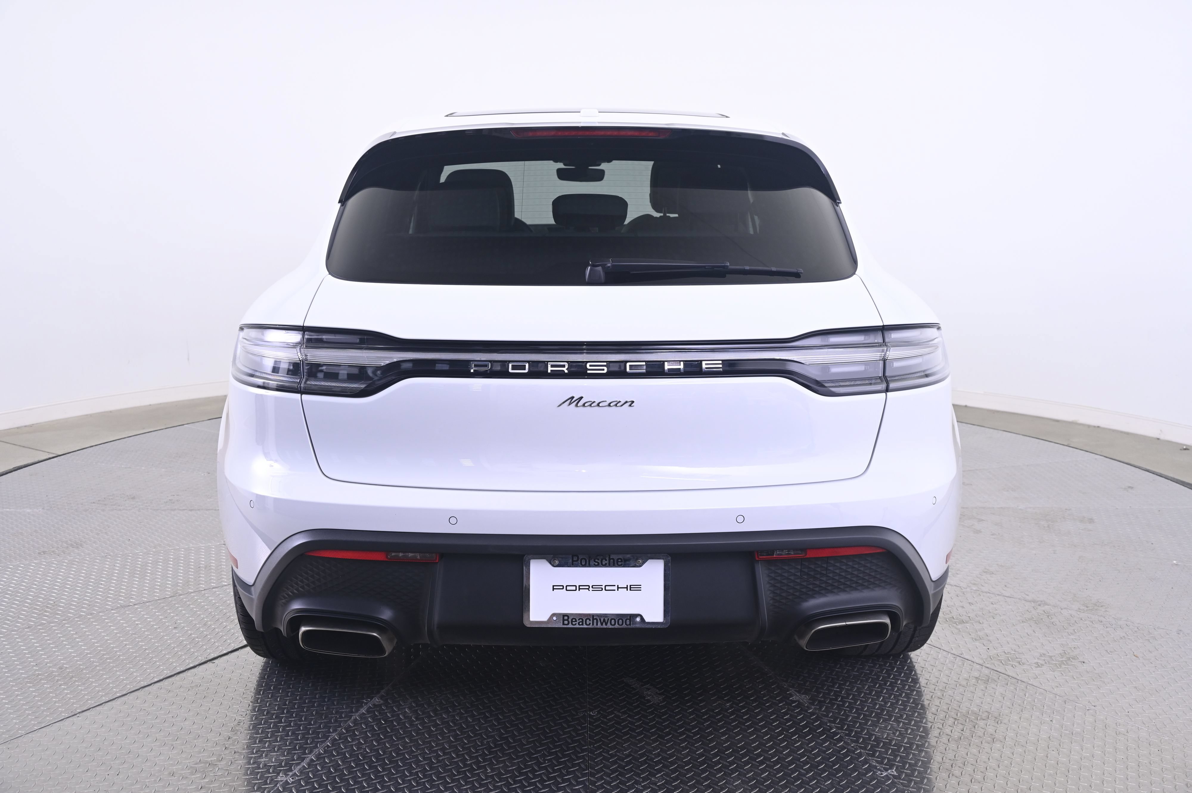 Certified 2023 Porsche Macan AWD/4WD image 6