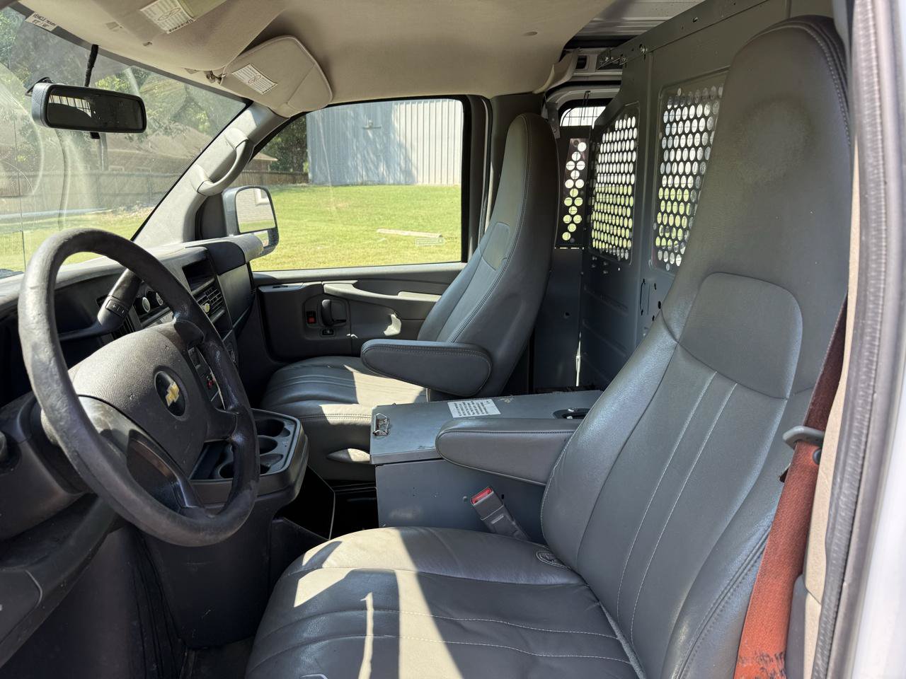Used 2015 Chevrolet Express 2500 RWD image 5