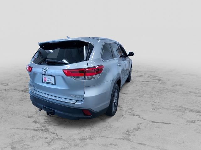 Used 2019 Toyota Highlander XLE AWD/4WD image 12