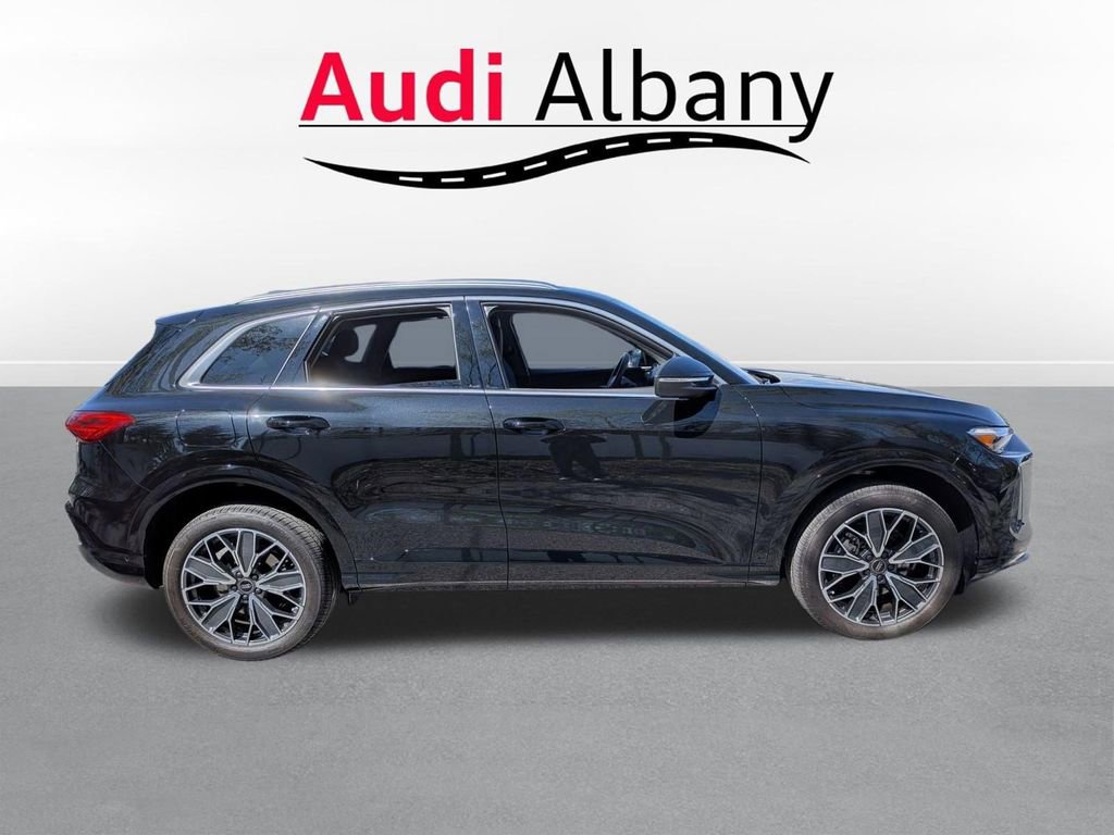 Used 2025 Audi Q5 Premium Plus w/ Premium Plus AWD/4WD image 3