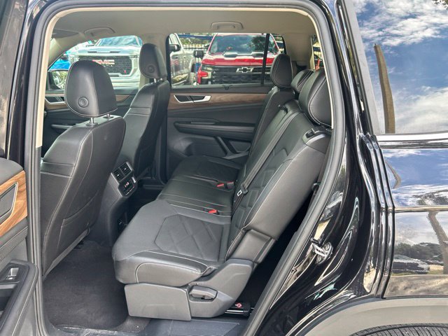 Used 2025 Volkswagen Atlas SE AWD/4WD image 6