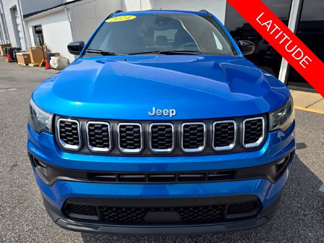 Used 2024 Jeep Compass Latitude AWD/4WD image 4