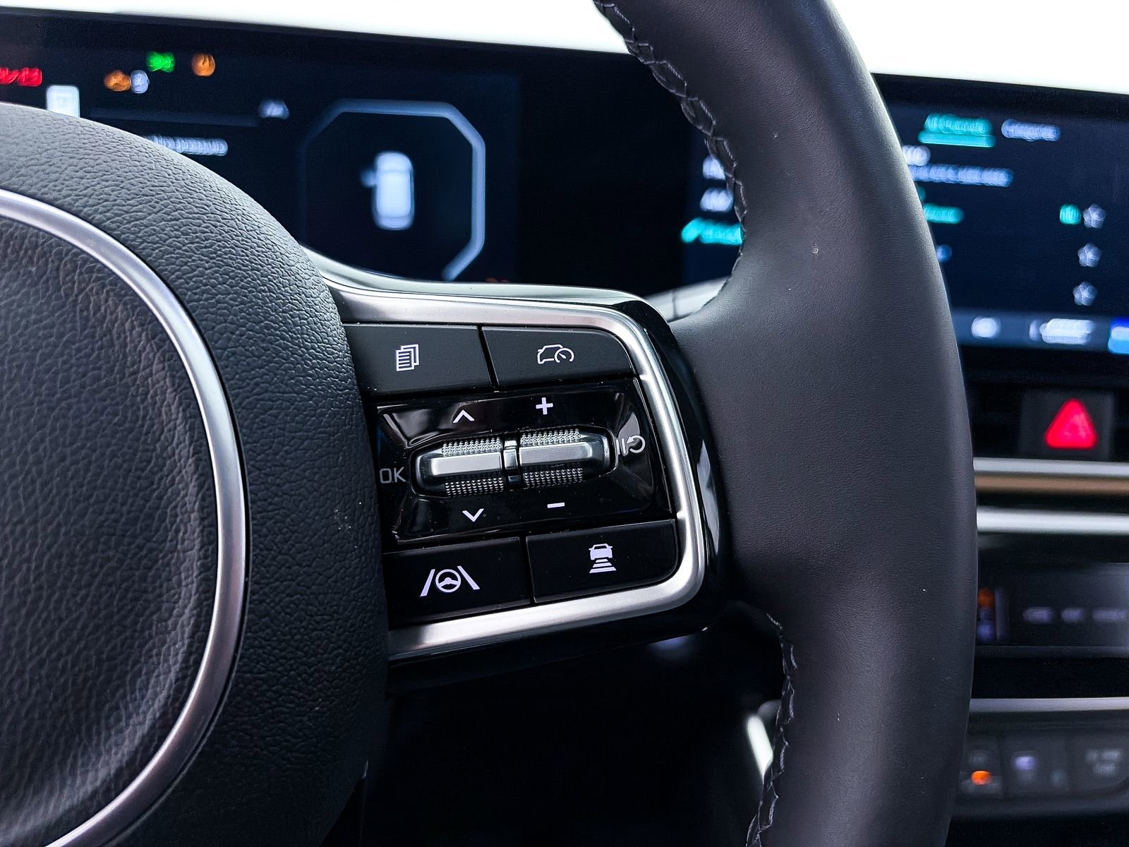 Used 2025 Kia Carnival image 38