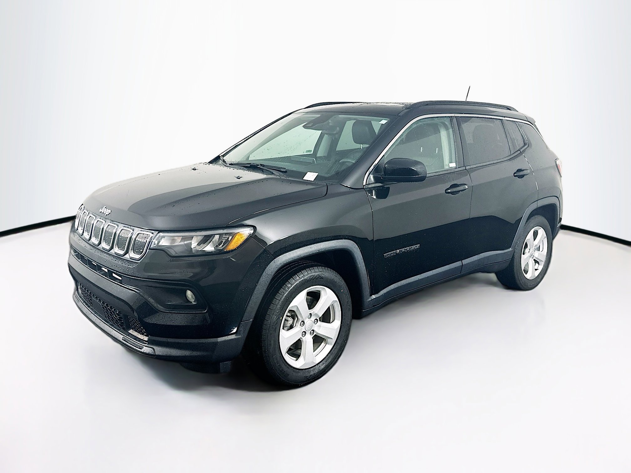 Used 2022 Jeep Compass Latitude w/ Sun and Sound Group image 3