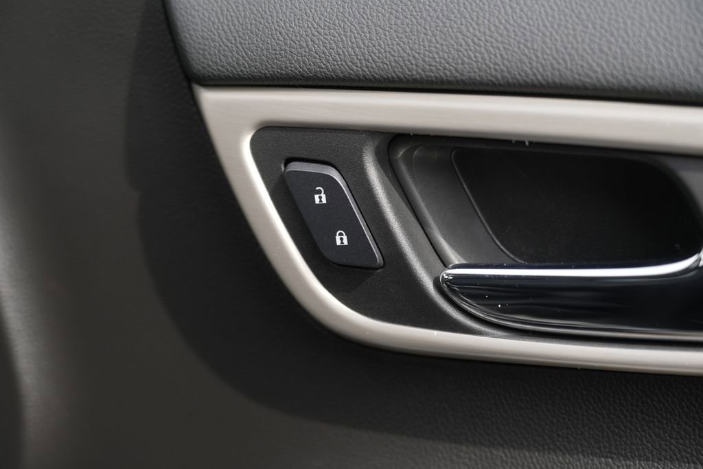 Used 2017 GMC Yukon Denali w/ Open Road Package image 29