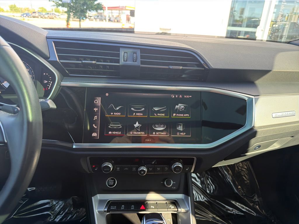 Used 2023 Audi Q3 2.0T Premium w/ Convenience Package AWD/4WD image 18
