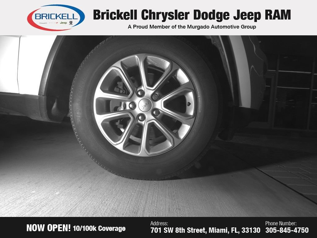 Used 2022 Jeep Grand Cherokee Laredo E image 17