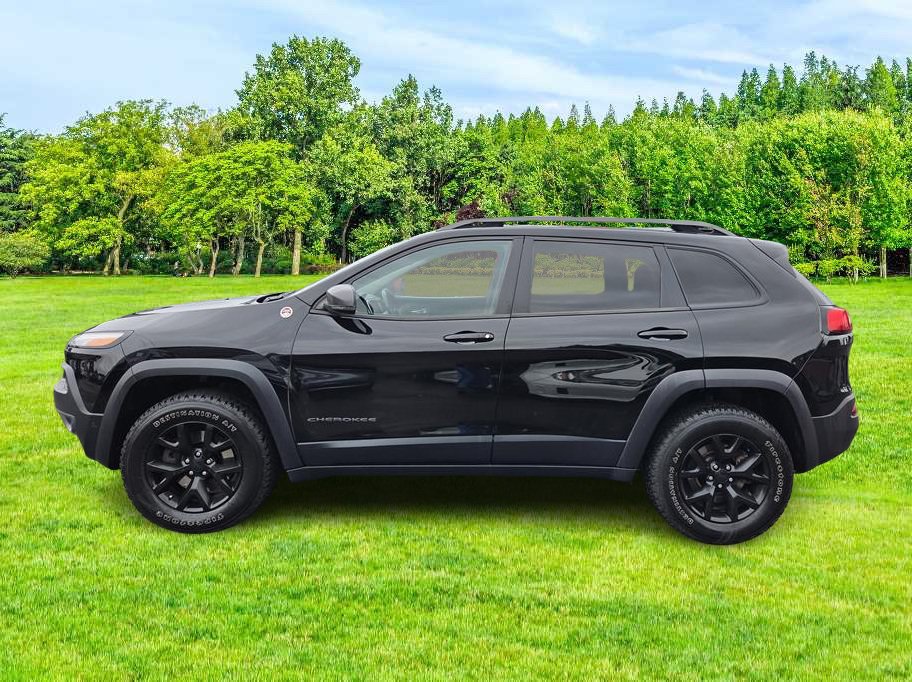 Used 2018 Jeep Cherokee Trailhawk AWD/4WD image 5