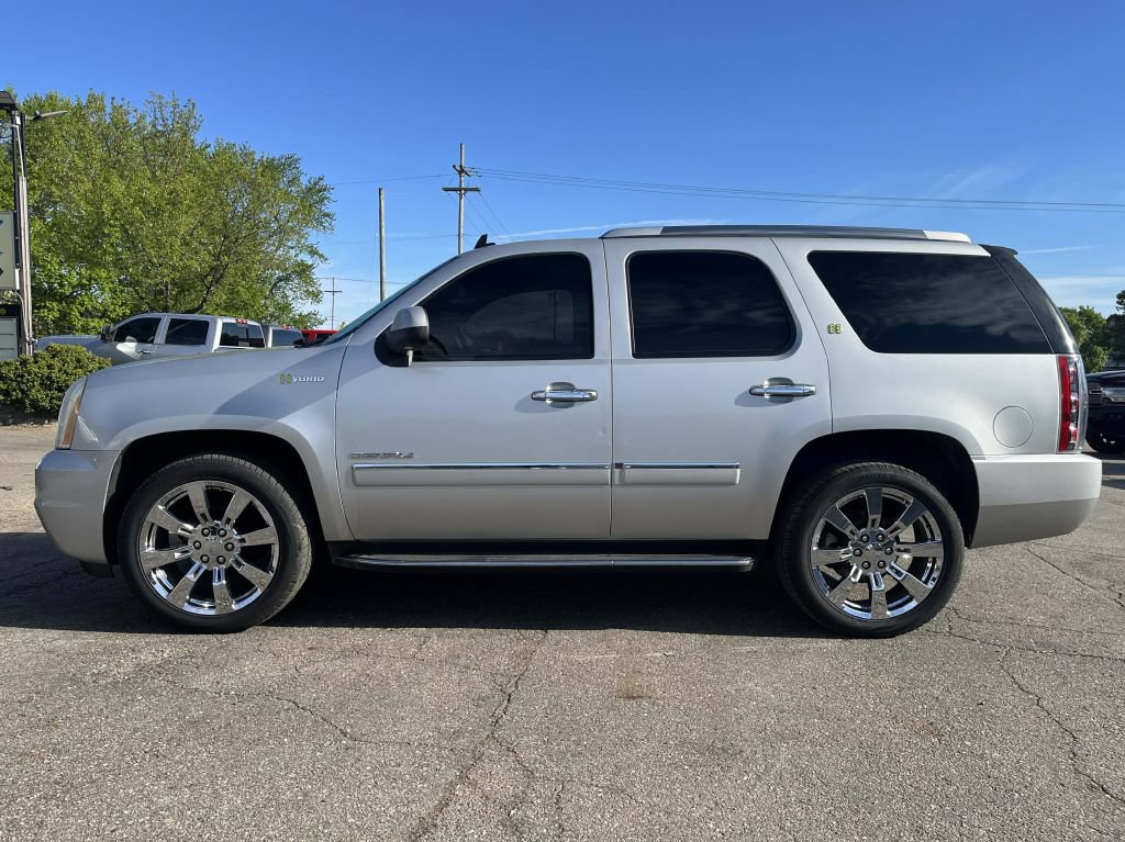 Used 2011 GMC Yukon Denali AWD/4WD image 1