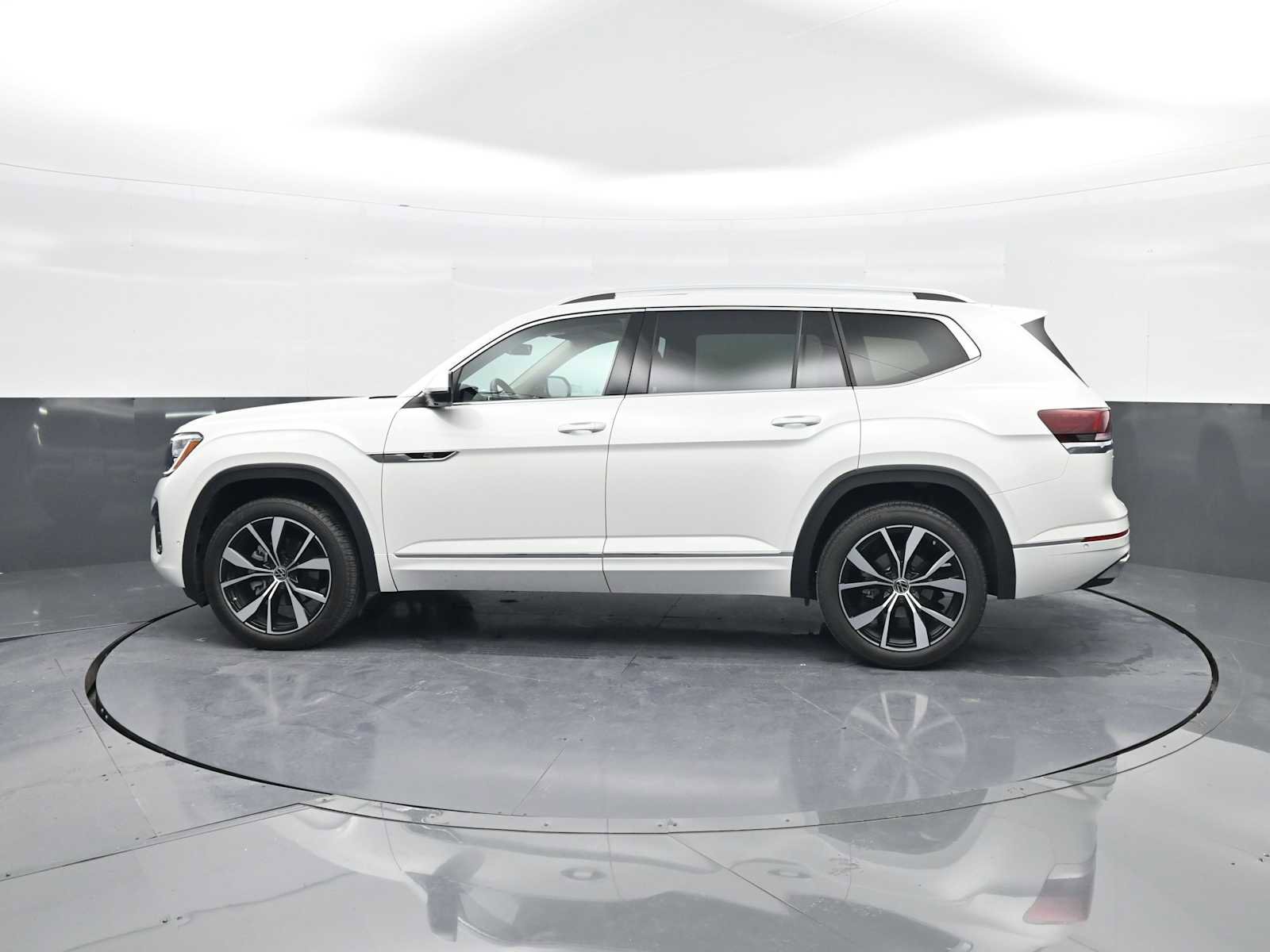 Used 2025 Volkswagen Atlas SEL Premium R-Line image 5