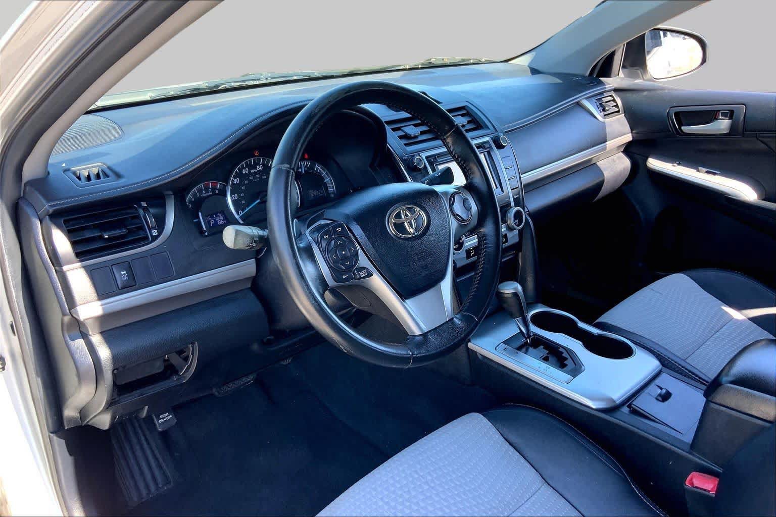 Used 2013 Toyota Camry SE FWD image 17