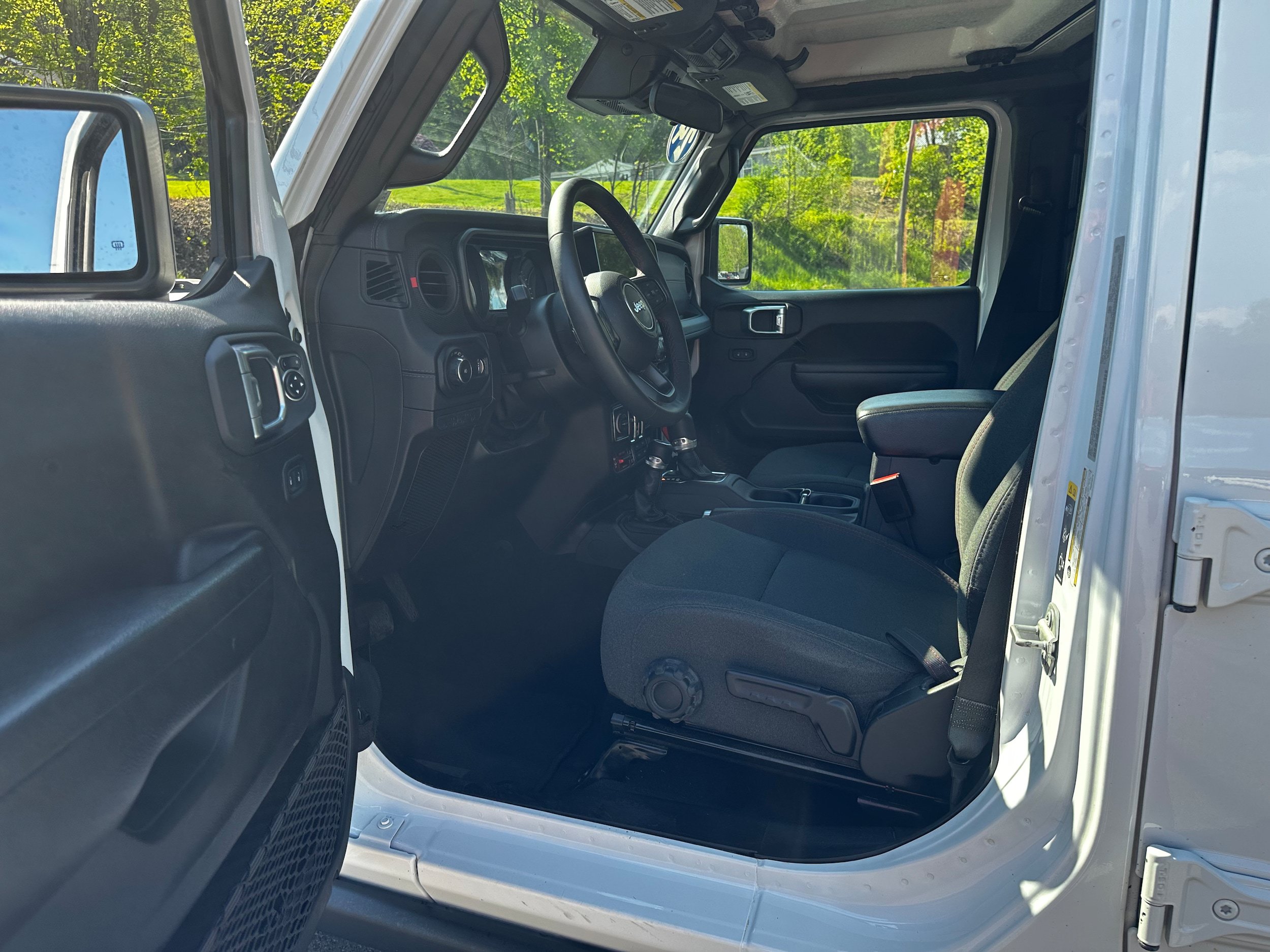Used 2024 Jeep Wrangler Unlimited Rubicon AWD/4WD image 31
