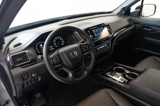 Certified 2025 Honda Ridgeline Black Edition image 3