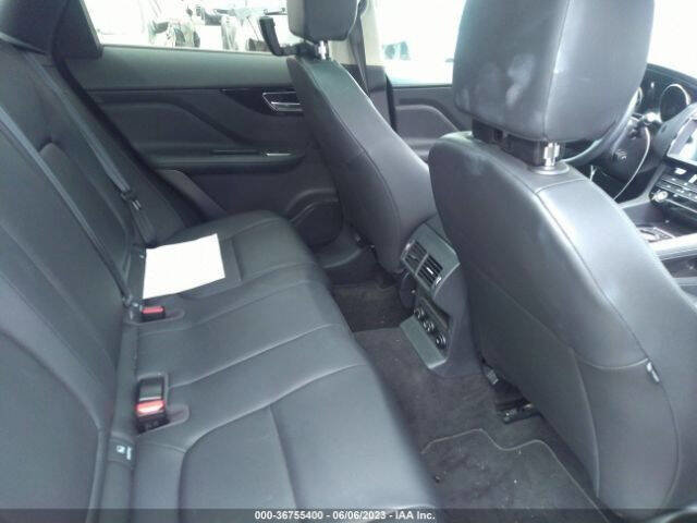 Used 2020 Jaguar F-PACE Premium image 14