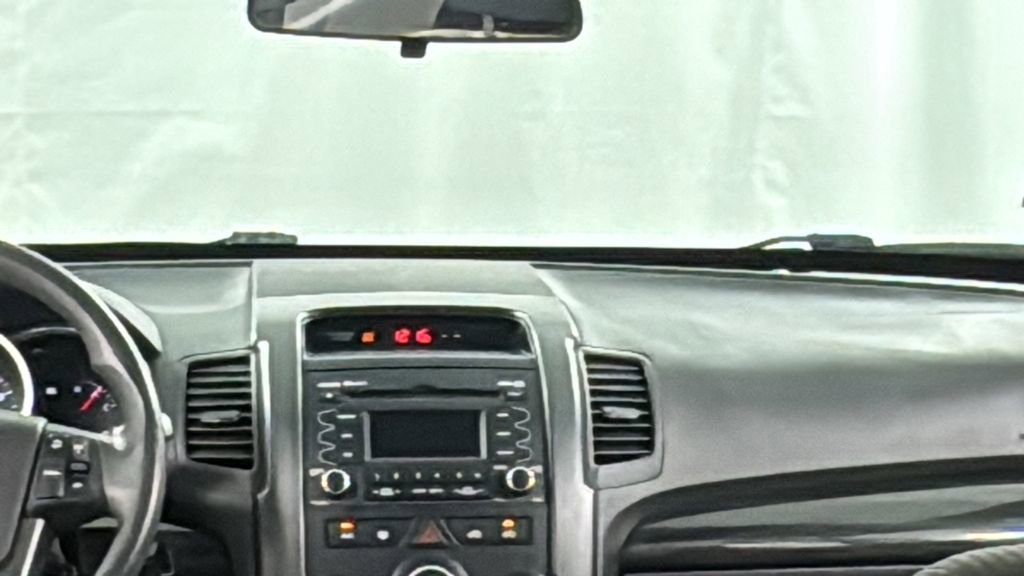 Used 2013 Kia Sorento LX w/ Third Row Pkg image 17