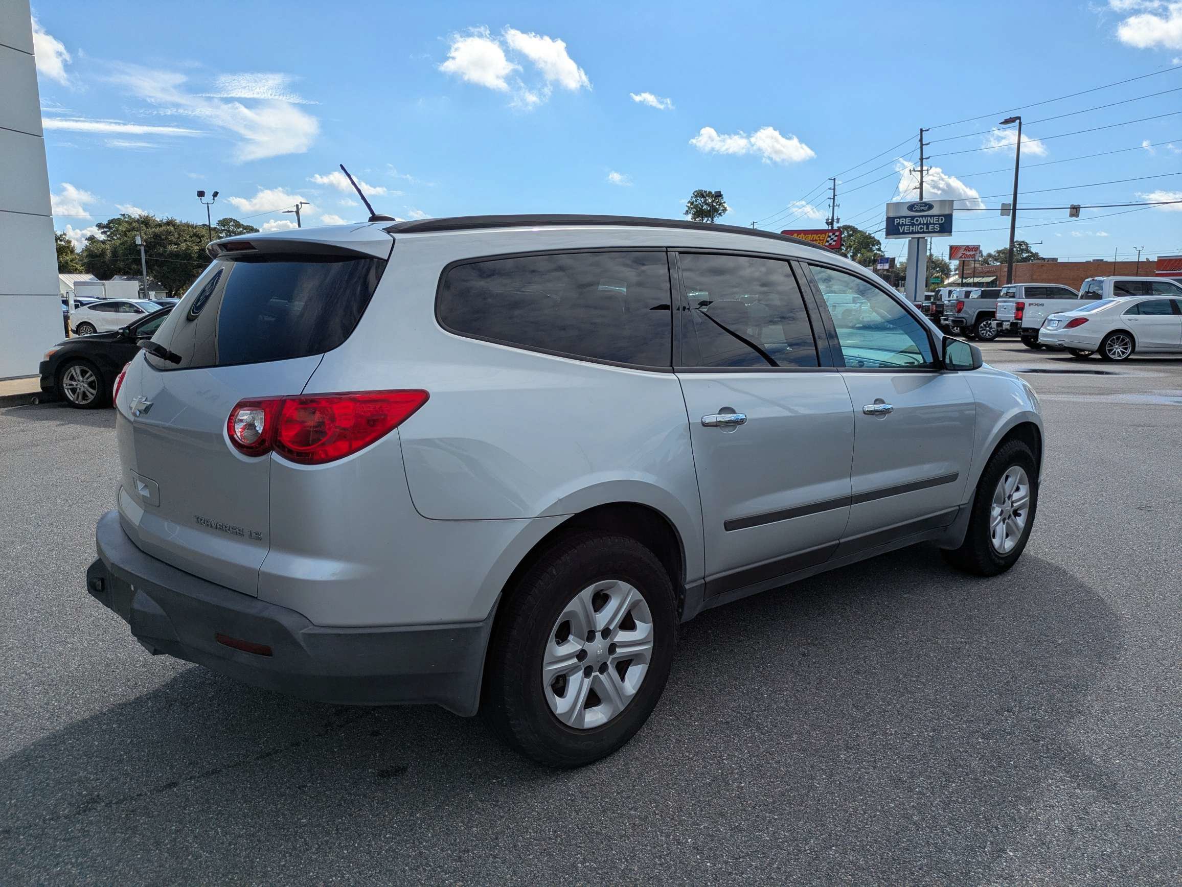 Used 2012 Chevrolet Traverse LS FWD image 5