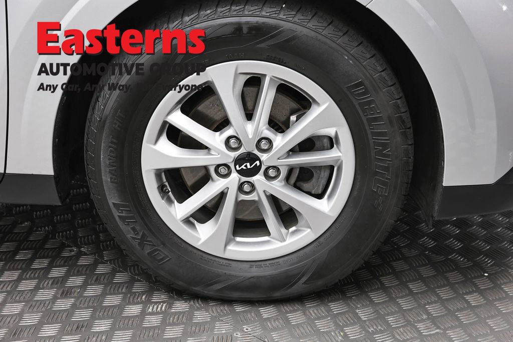 Used 2022 Kia Carnival LX image 30