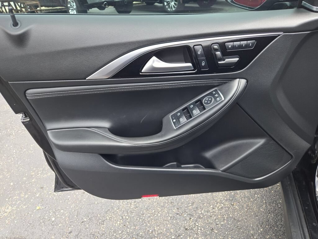 Used 2018 INFINITI QX30 Premium w/ Navigation Package AWD/4WD image 24