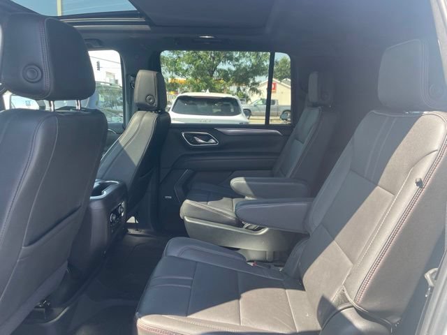 Used 2023 Chevrolet Suburban RST w/ Sport Performance Package AWD/4WD image 6