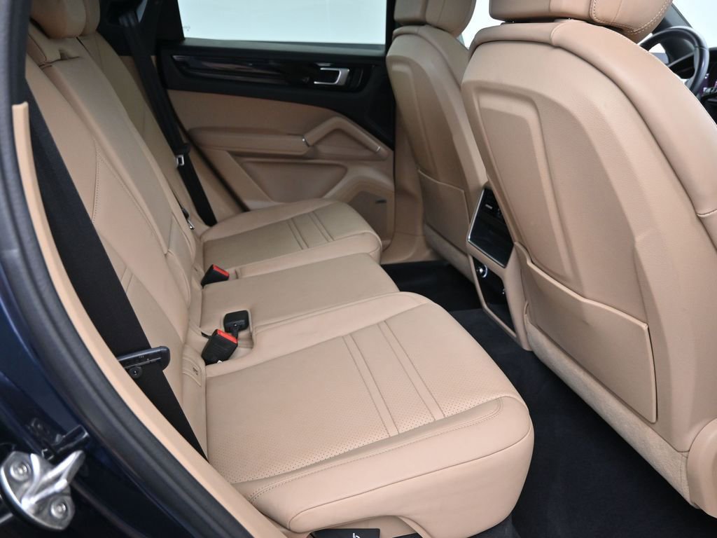 Used 2022 Porsche Cayenne Coupe w/ Premium Package image 22